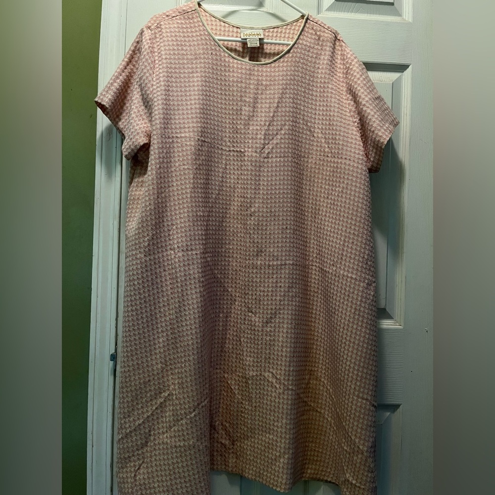 Pink and white short sleeve ladies dress size 22/24